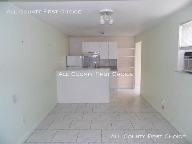Building Photo - bedroom in St Petersburg FL 33710