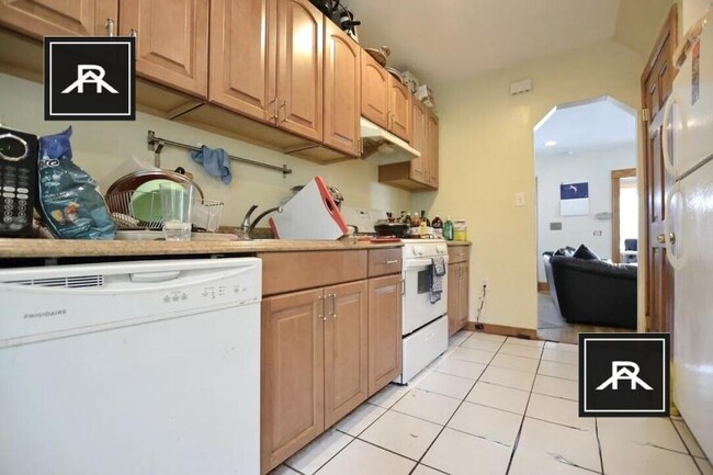 3 bedroom in Brighton MA 02135 - 3 bedroom in Brighton MA 02135 Apartment