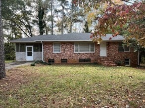 Building Photo - 245 Hilltop Rd