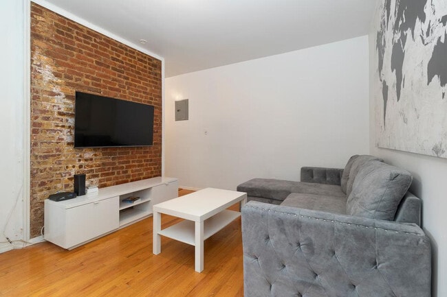 Foto del edificio - 317 E 93rd St