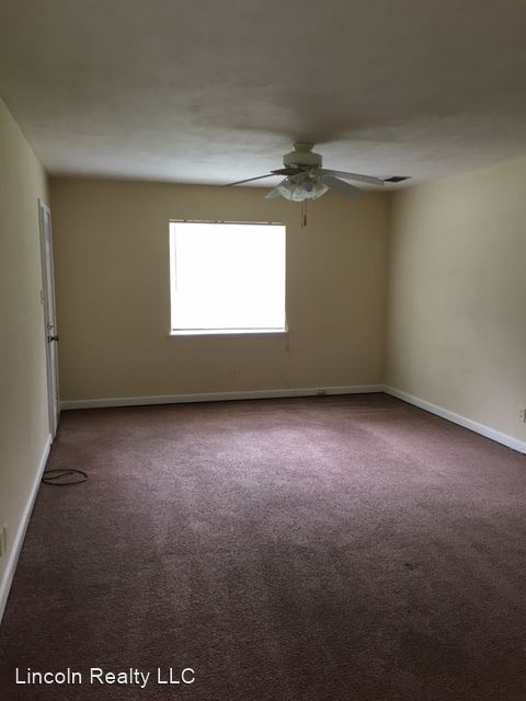 Building Photo - 3 br, 1 bath House - 704 Azalea Circle*