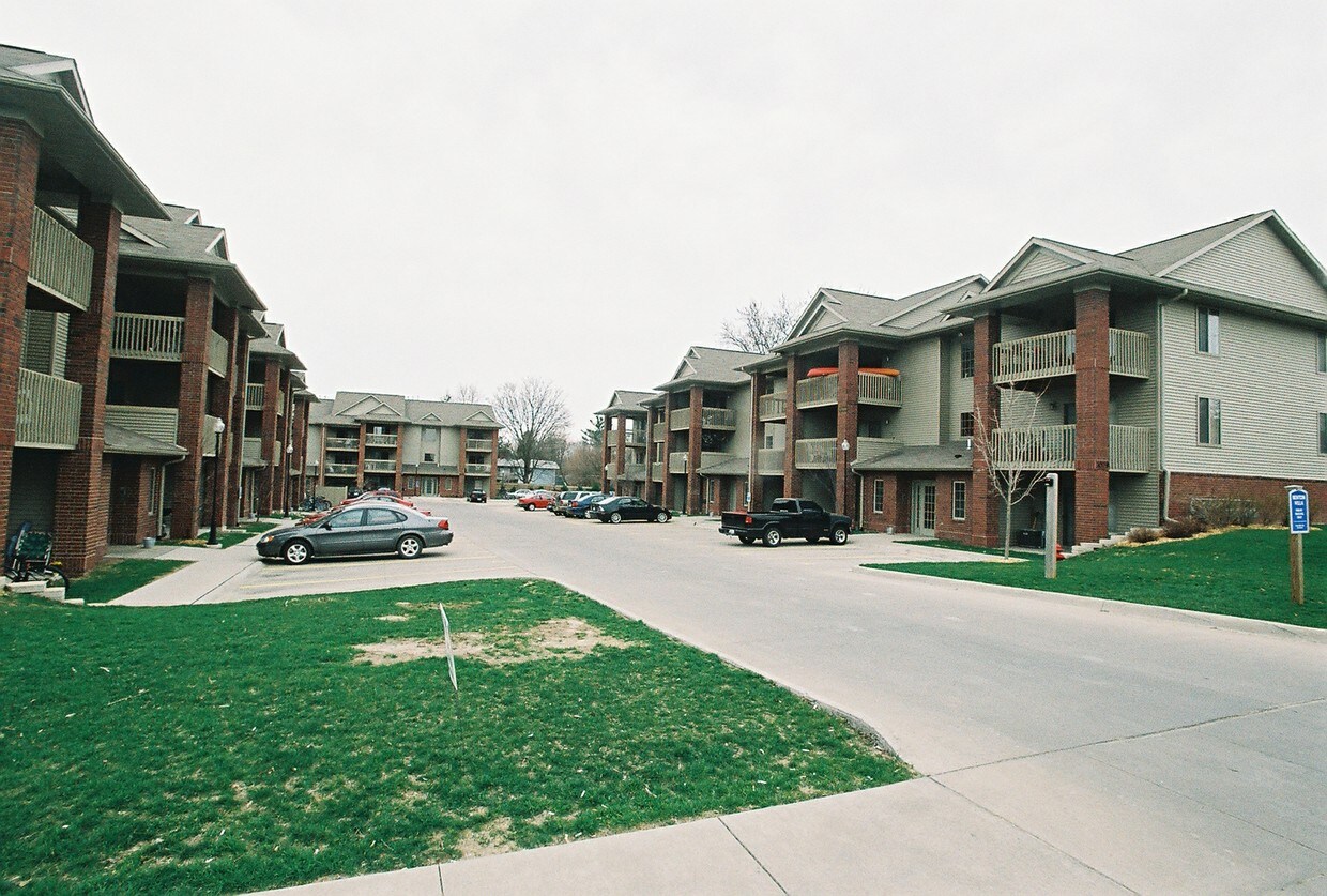 Primary Photo - 1039 W Benton St