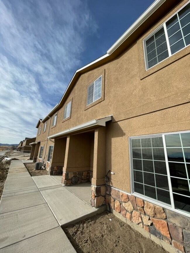 Building Photo - 7703 Sand Lake Heights