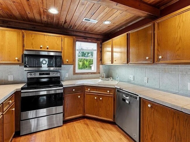 Kitchen - 1210 Stafford Dr