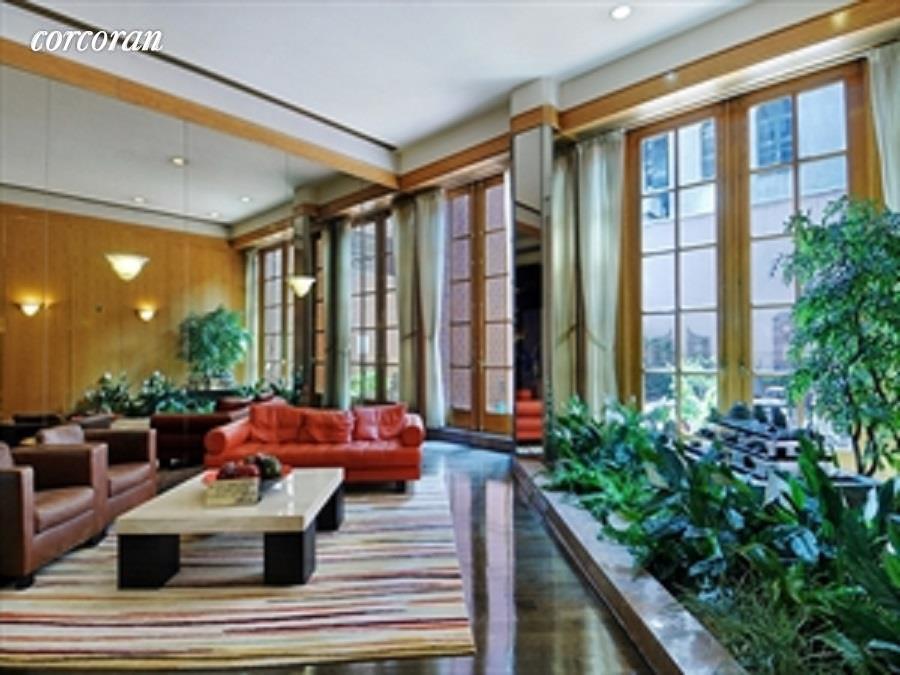 Foto principal - 330 E 75th St