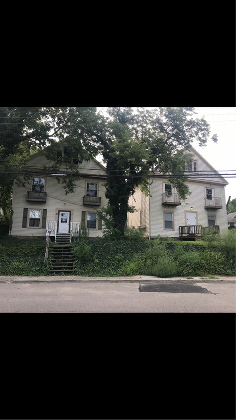 Foto del edificio - 8-10 Volkenand Ave