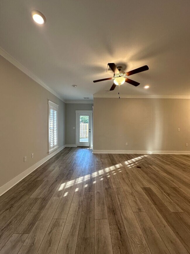 Building Photo - Gorgeous newer 2-Story, 4 bedroom Home in ...