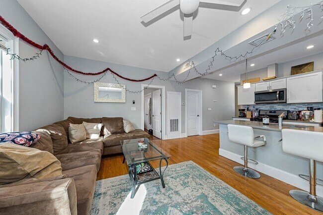 Building Photo - 195 E Cottage St