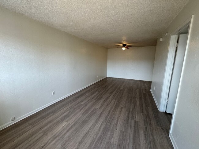 Building Photo - 503 Sunset Ln