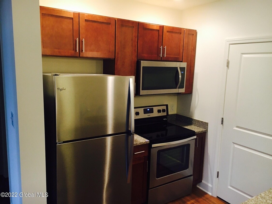 1 Alice Wagner Wy Unit 2, Schenectady, NY 12309 Room for Rent in