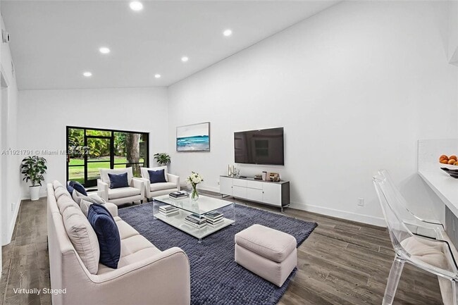 Photo - 453 Lakeview Dr House