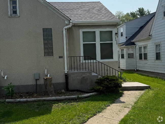 Building Photo - 4639 Cedar Ave S