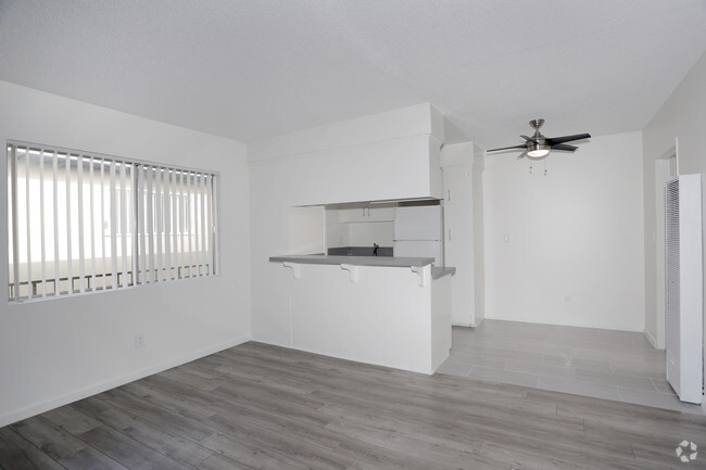 1BR, 1BA - 520 SF - 2120 Vanderbilt Lane, Redondo Beach, CA.