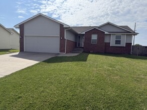 Building Photo - 816 S Longbranch Dr