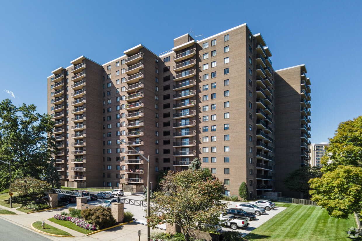 Primary Photo - Hallmark Condominium