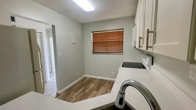 Foto del edificio - 1801 NW 75th Ave