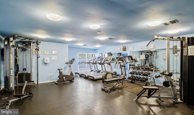 Building Photo - 1346 Chanticleer