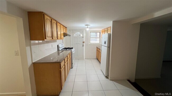 Foto del edificio - 61-02 43rd Ave