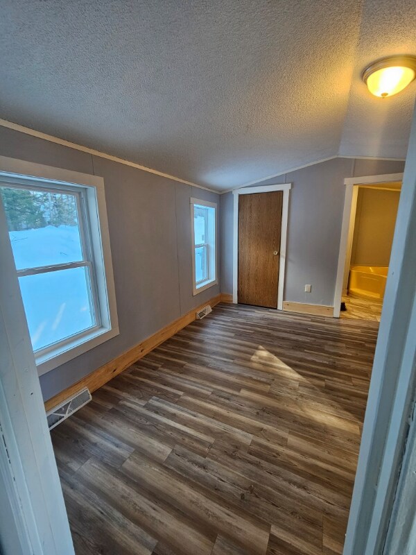 Foto del edificio - 612 Jug Brook Rd