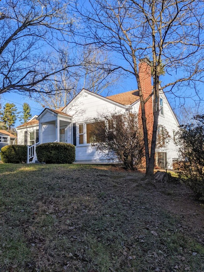 Foto del edificio - Beautiful Asheville Rental in the Malvern Hills Neighborhood!