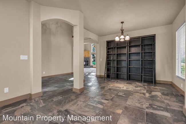 Foto del edificio - 7 br, 4 bath House - 1165 N. Cottage Way