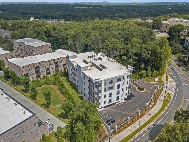 Building Photo - 6890 Peachtree Dunwoody Rd