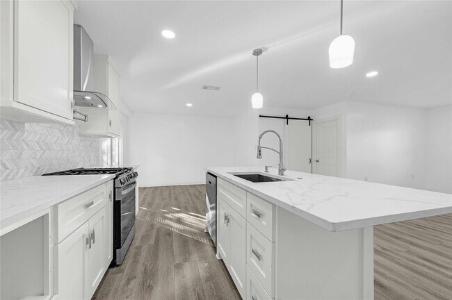 Foto del edificio - 6014 Belarbor St