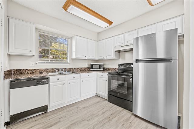 Foto del edificio - 5300 Keller Springs Rd