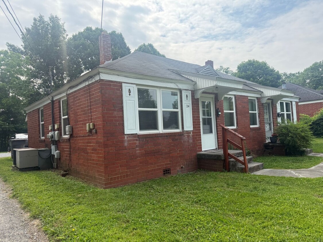 Primary Photo - 24-26 Carson Ln Bristol TN 37620