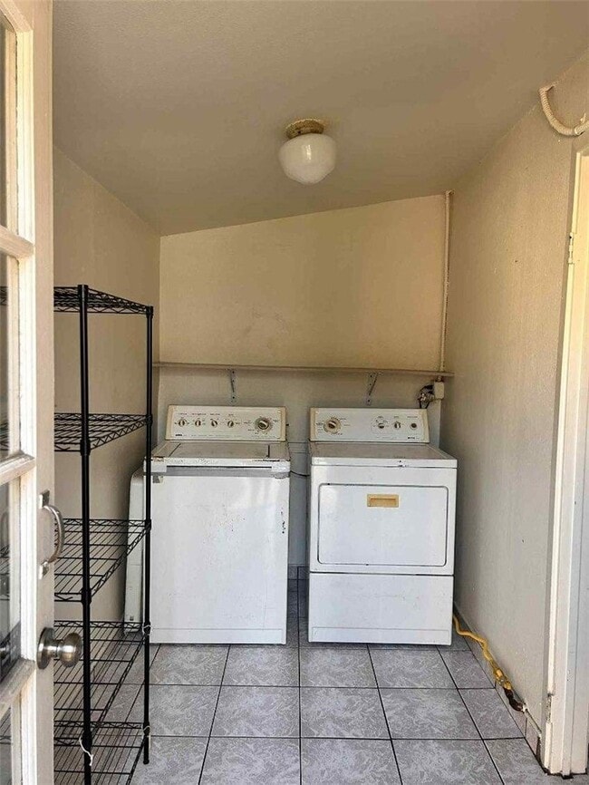 Building Photo - 413 N Alameda St