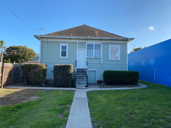 Building Photo - 307 E Ocean Ave