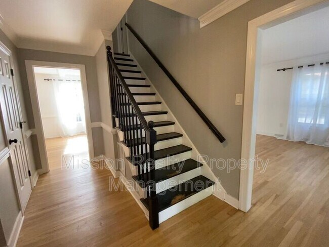 Building Photo - 2340 Pathfinder Cir
