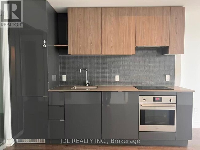 Building Photo - 161-2161 Roehampton Ave