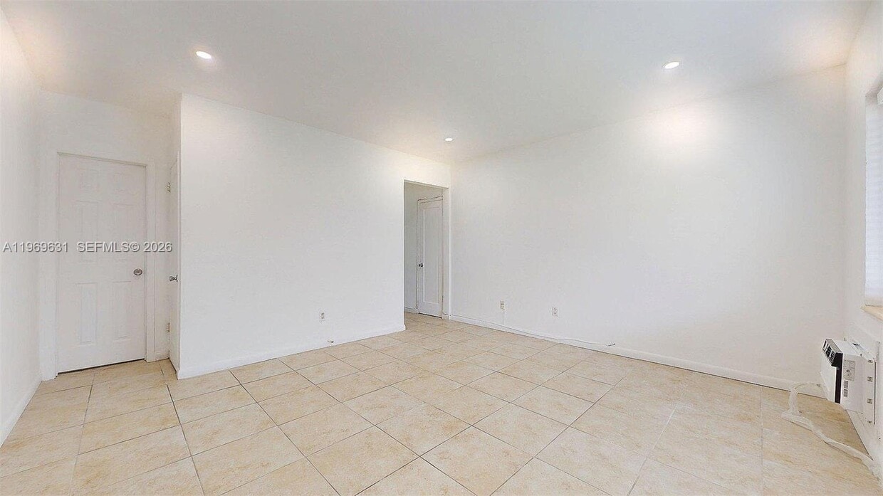 Foto del edificio - 2499 SW 27th St