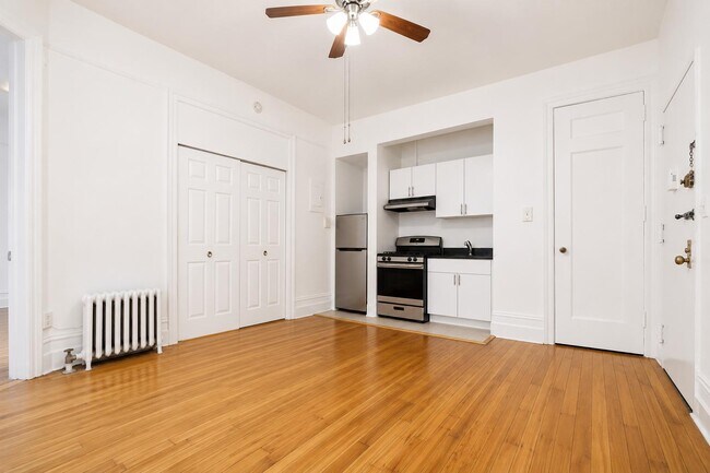 Building Photo - 45 Tiemann Pl