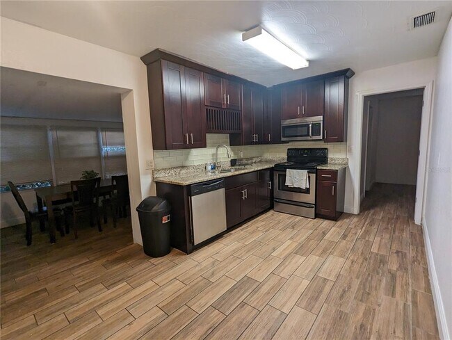 Building Photo - 35102 FL-54