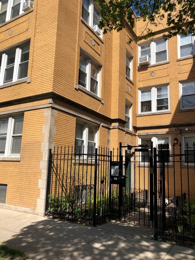 Building Photo - 2349 N Kenneth Ave