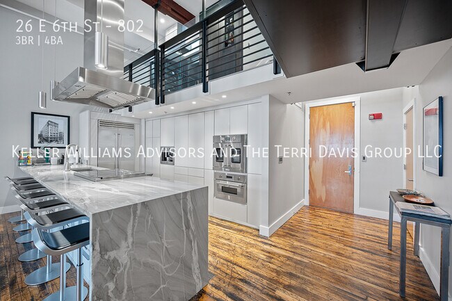 Building Photo - 26 E 6th St