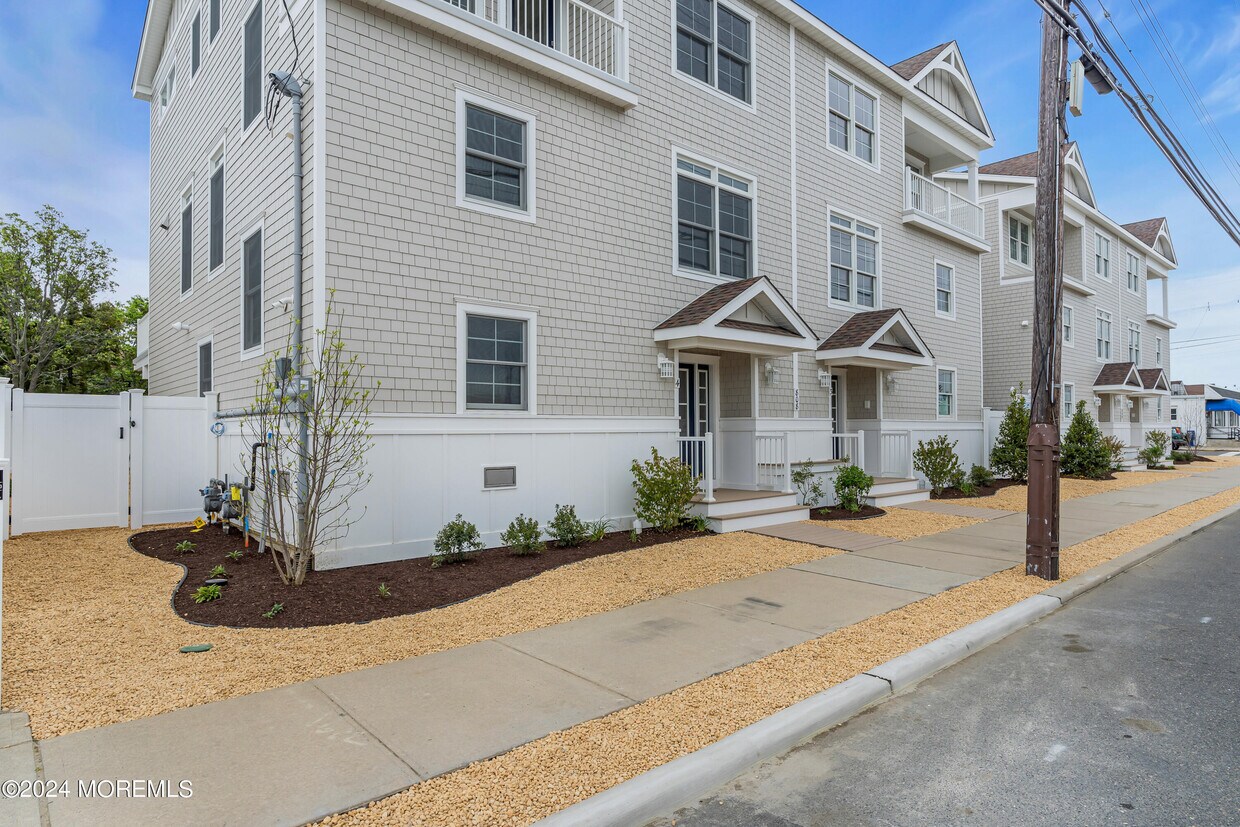 808 SE Central Ave Unit 4, Seaside Park, NJ 08752 Condo for Rent in