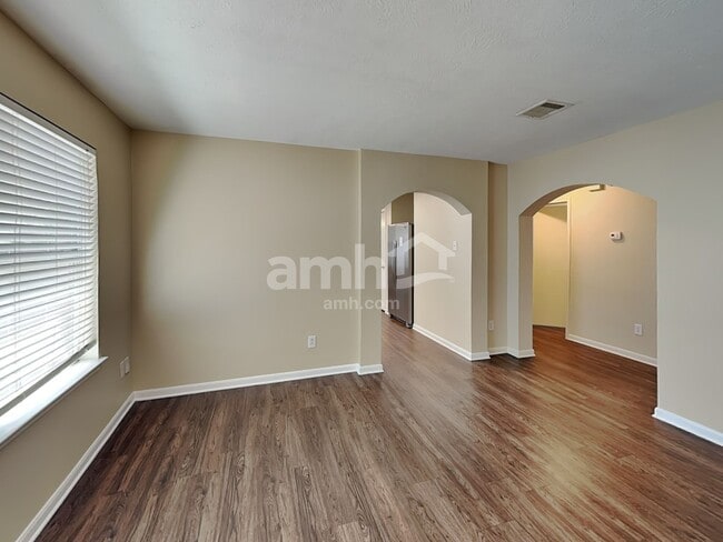 Foto del edificio - 11010 Heather Bluff Ln