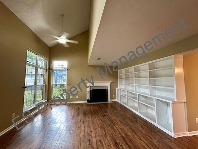 Building Photo - Wonderful 3 Bedroom 2.5 Bathroom Two Story Home in Washington Township!