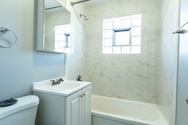 Building Photo - 6947 S Jeffery Blvd