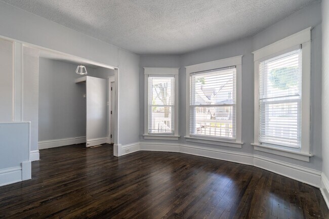 Building Photo - Don't Miss This Lovely Lower Unit in the H...