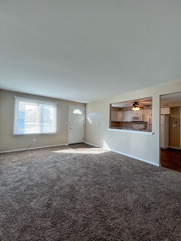 Building Photo - 390 W John Casey Rd