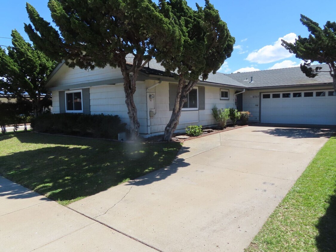 Primary Photo - 4 Bedroom House in Clairemont Area with PO...