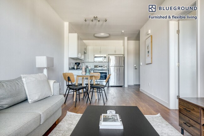 Building Photo - 417 Centinela Ave