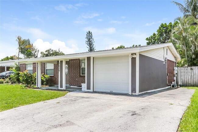 Building Photo - 3626 Everglades Rd