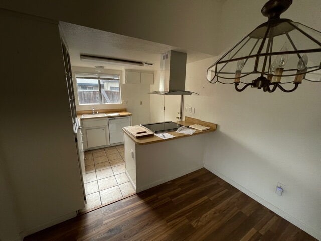 Building Photo - 2 Bedroom Townhouse Available Soon!