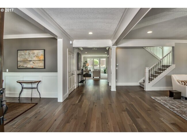 Foto del edificio - Beautiful 5 BD* 3 BA* Single Family Home L...
