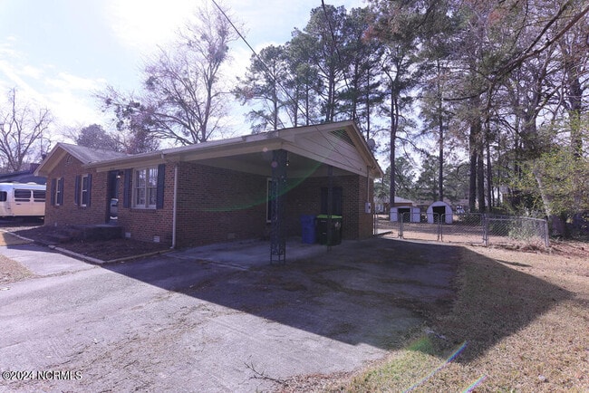 Building Photo - 2530 Vernon Ave